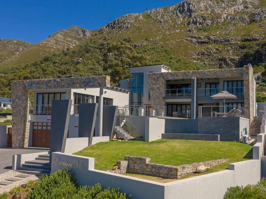 Villa Waterstone