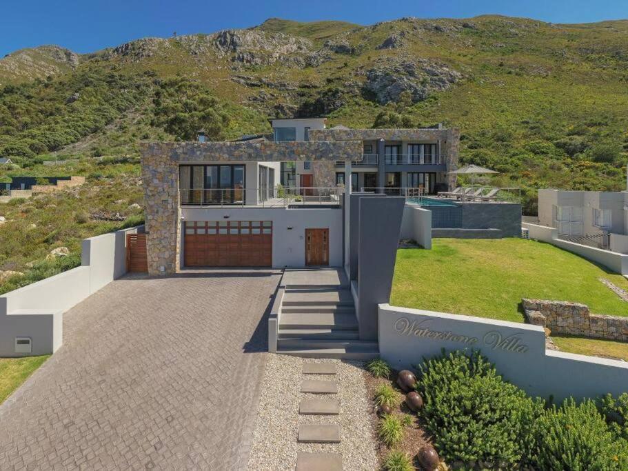 Villa Waterstone